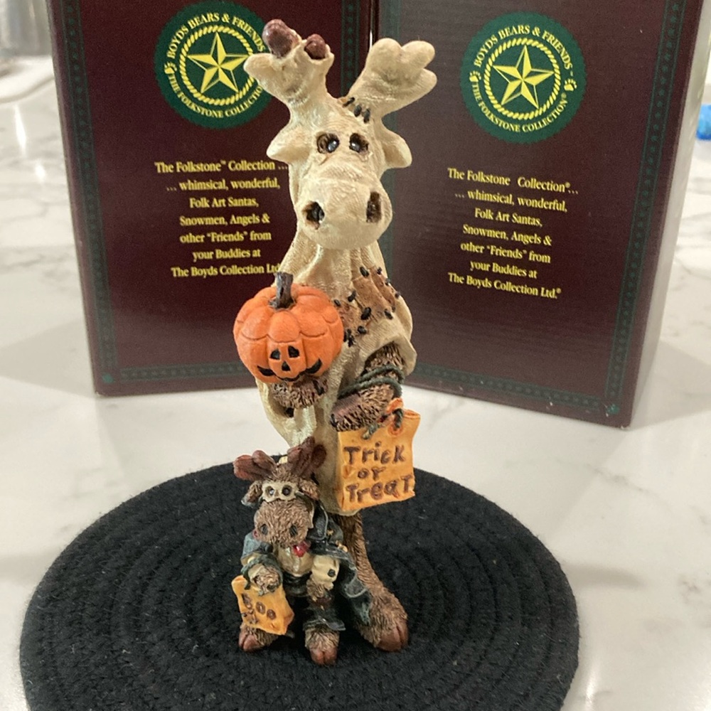 Boyd’s Bear: Boowinkle Vonhindenmoose..The Ghost
